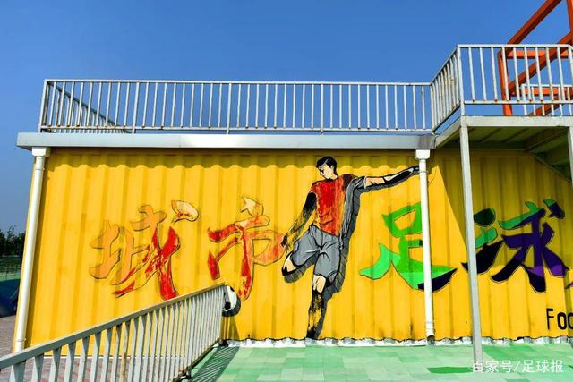 世体：阿劳霍、卡萨多和巴德吉缺席巴萨季前赛，弗里克将考察小将